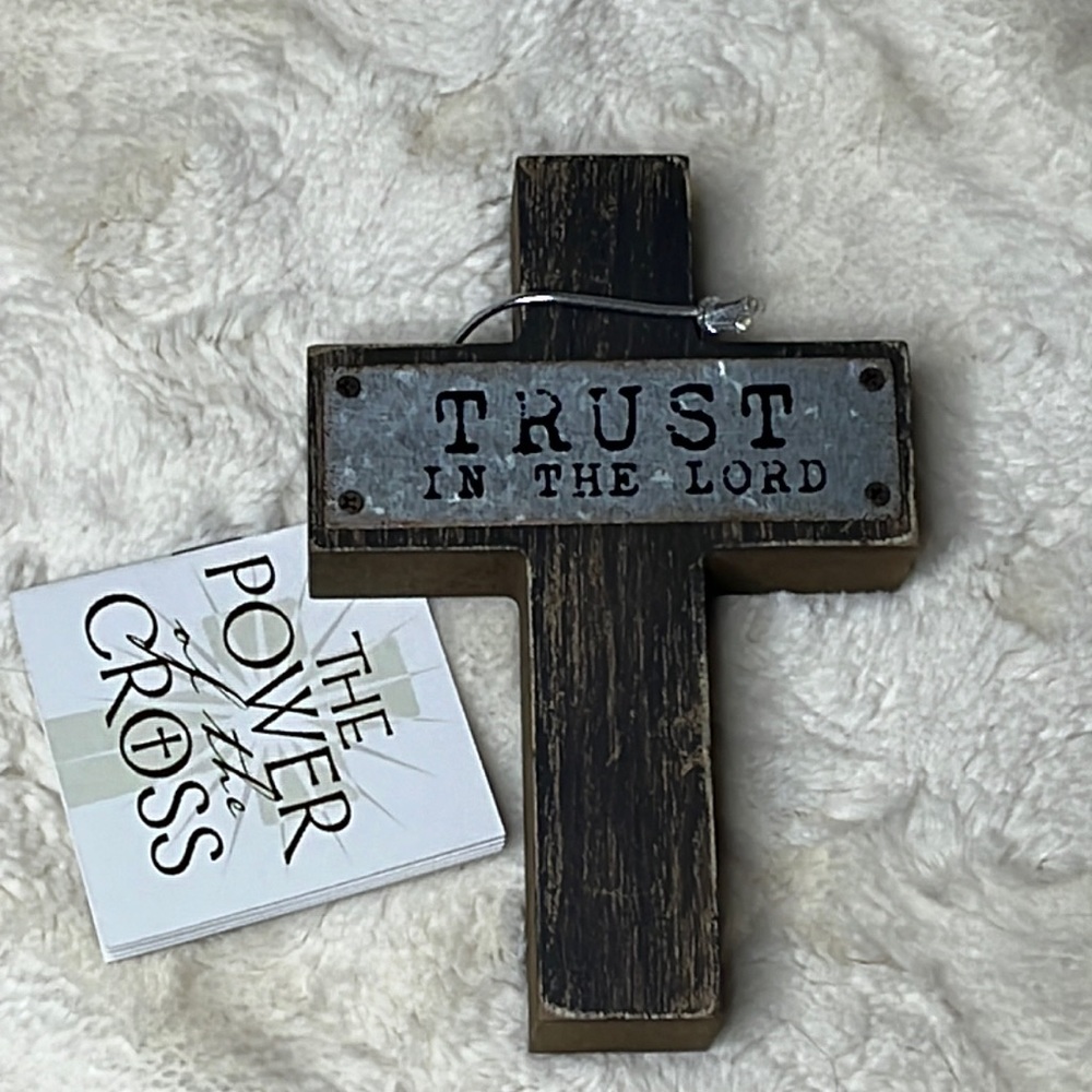 Lighthouse Christian Products wooden cross. Trust In the Lord tin plaque. New